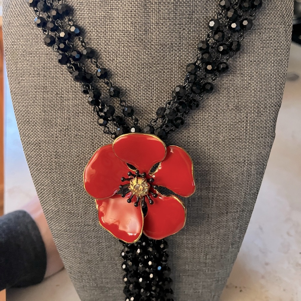 Beautiful metropolitan museum necklace